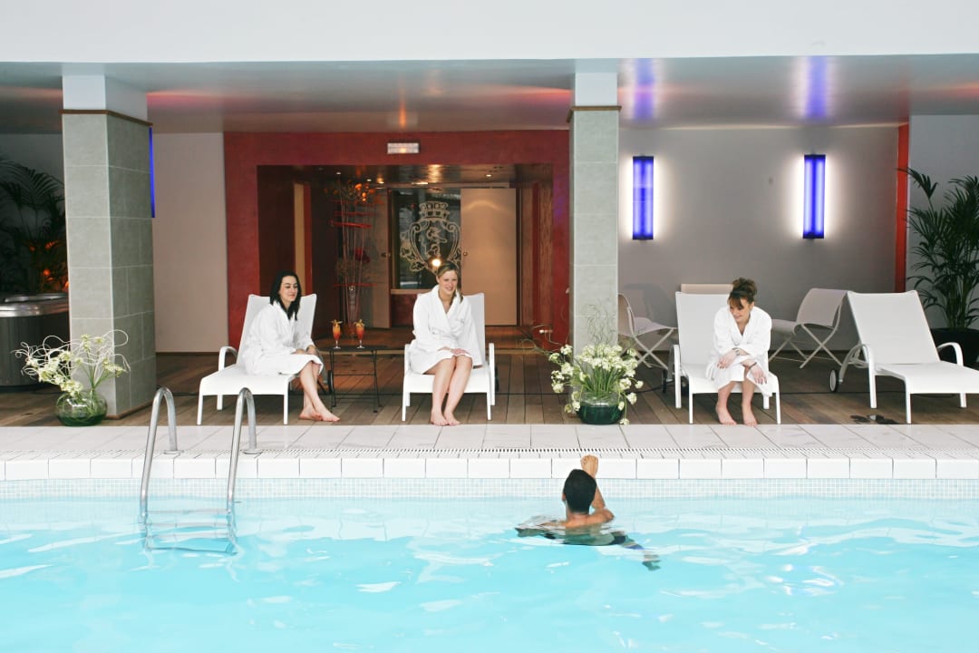 Pool Hotel Chateau de Montvillargenne