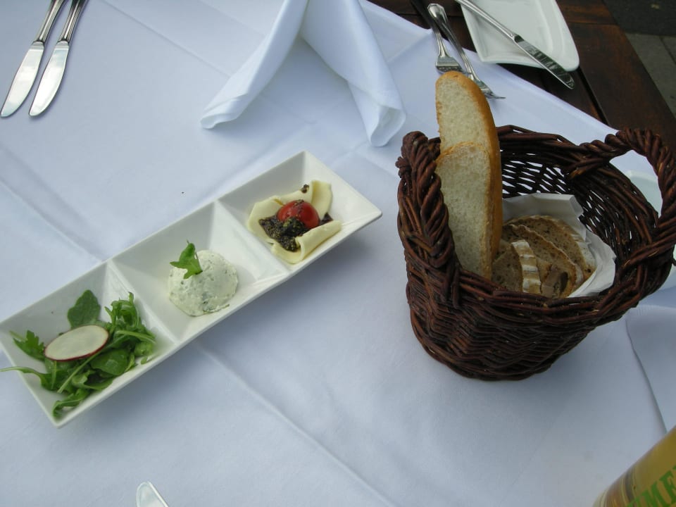 Immer vor dem Essen gibts ein Leckerli Zur Grünen Au