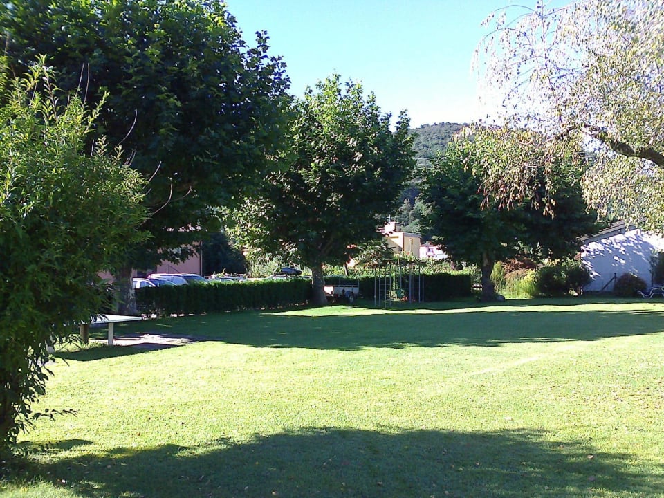 Liegewiese und Kinderspielplatz Hotel Albergo Mimosa
