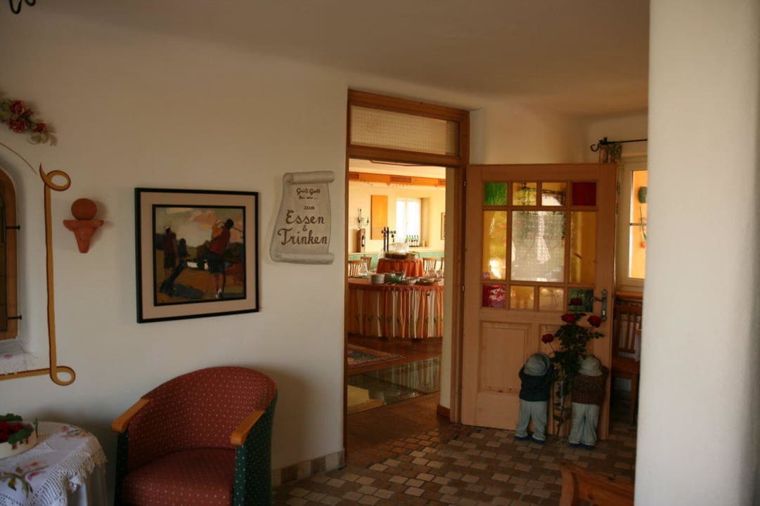 Am Weg zur Gaststube Hotel Garni Schöne Aussichten