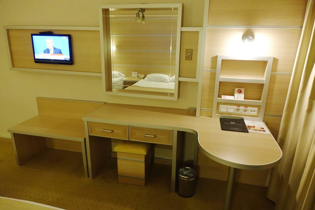 Ablage/Tisch/TV Grand Hotel Temizel