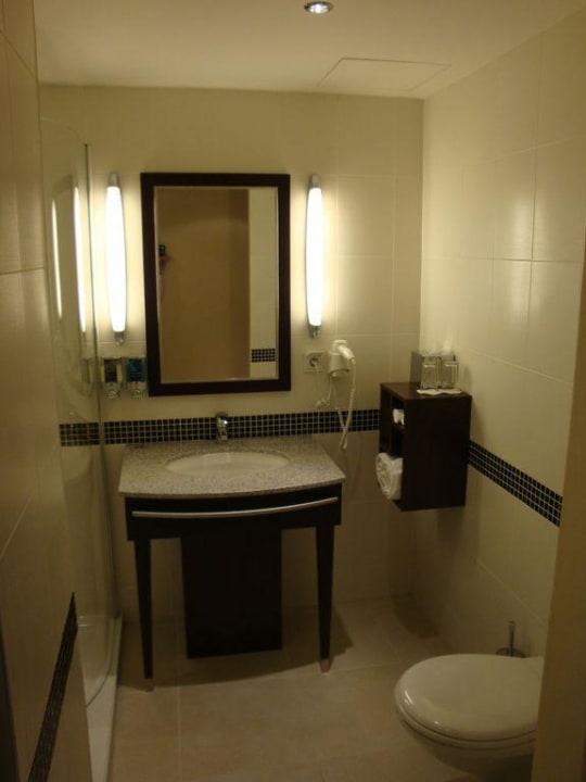 Duschbad Hampton by Hilton Berlin City West