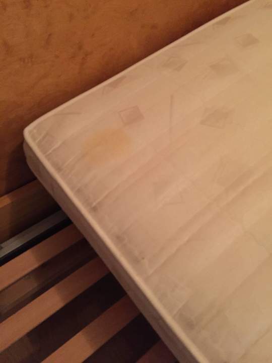 Gammlige Matratze Hotel Goldener Hirsch