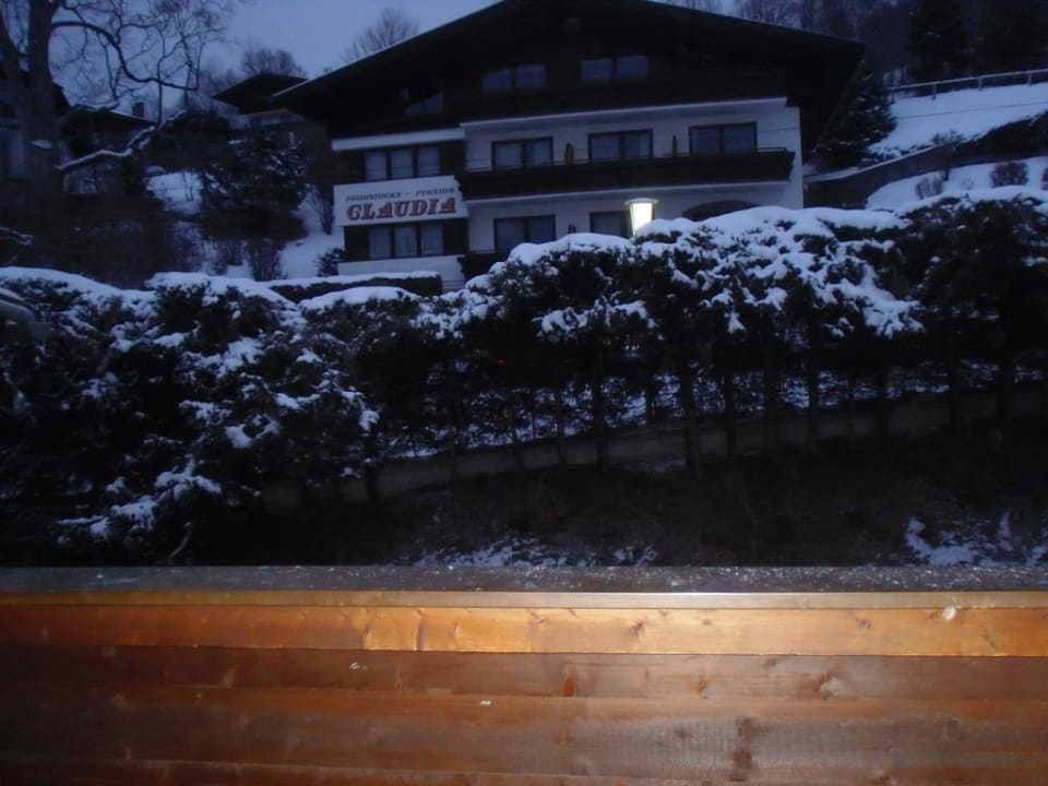 Blick aus dem Zimmer zum "Nachbar" und zurück Hotel St. Hubertushof