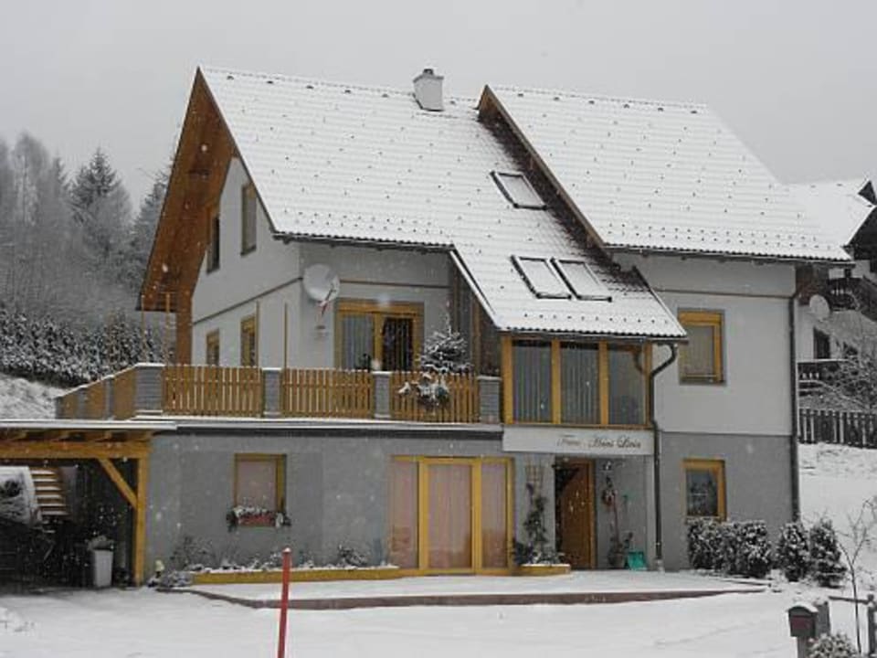 Vorderansicht - Winter Ferienwohnungen Haus Livia
