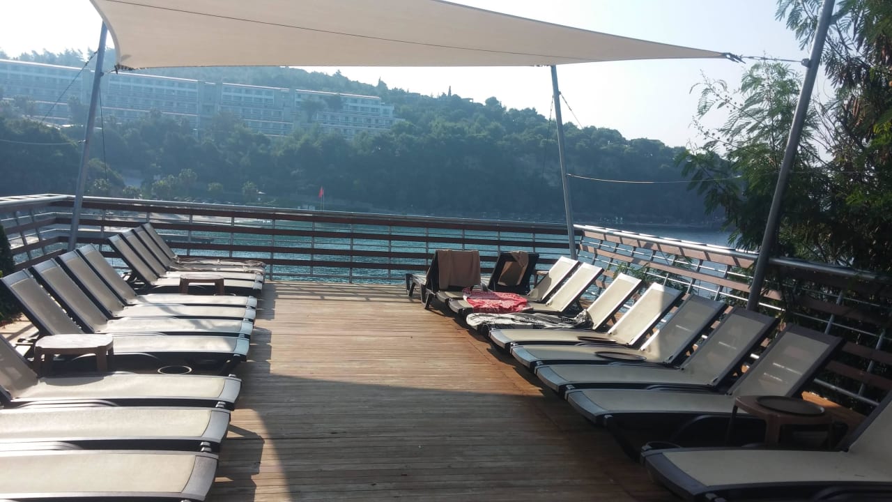 Sonnenliegen Hotel Pine Bay Holiday Resort