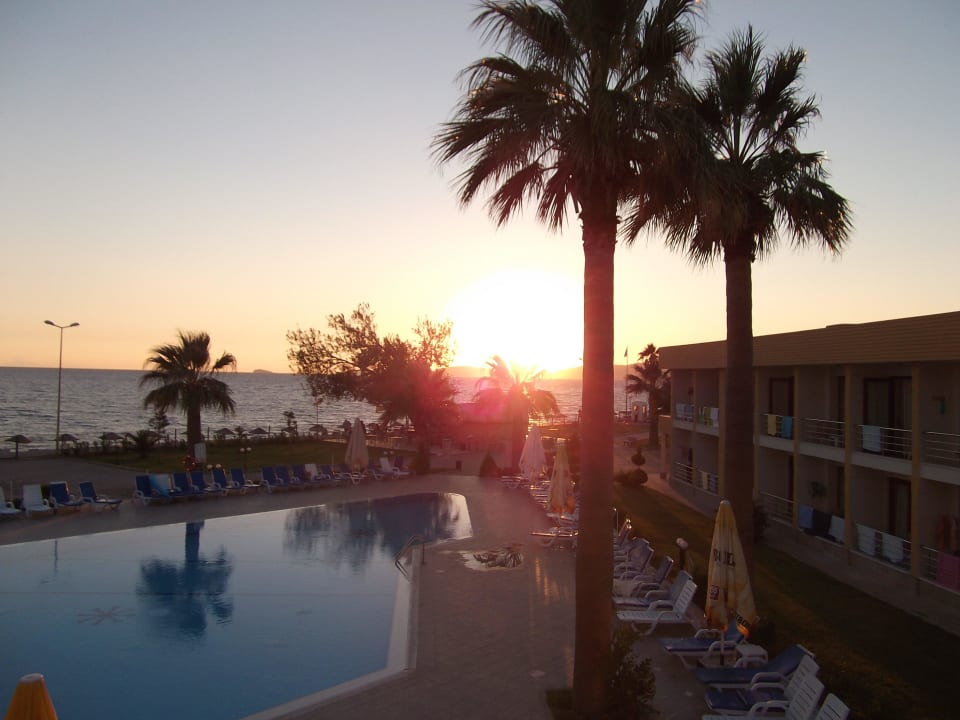 Super Sonnenuntergang Royal Beach Club Hotel