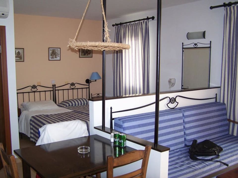Das harte Sofa und das harte Bett Aktea Beach/Holiday Village