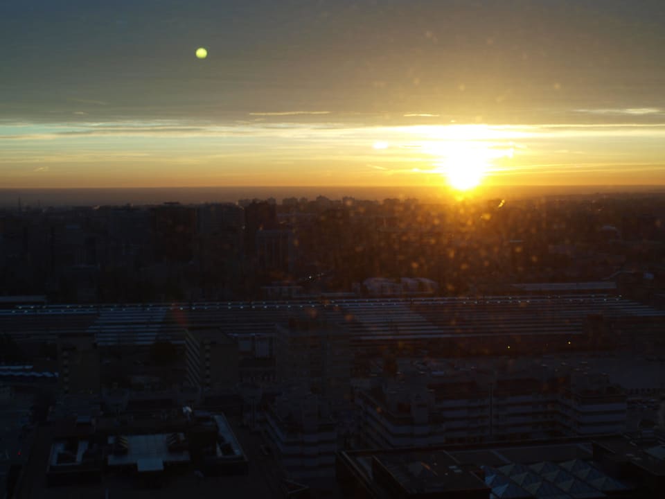 Sonnenaufgang, Blick aus der 18. Etage Hotel Eurostars Madrid Tower