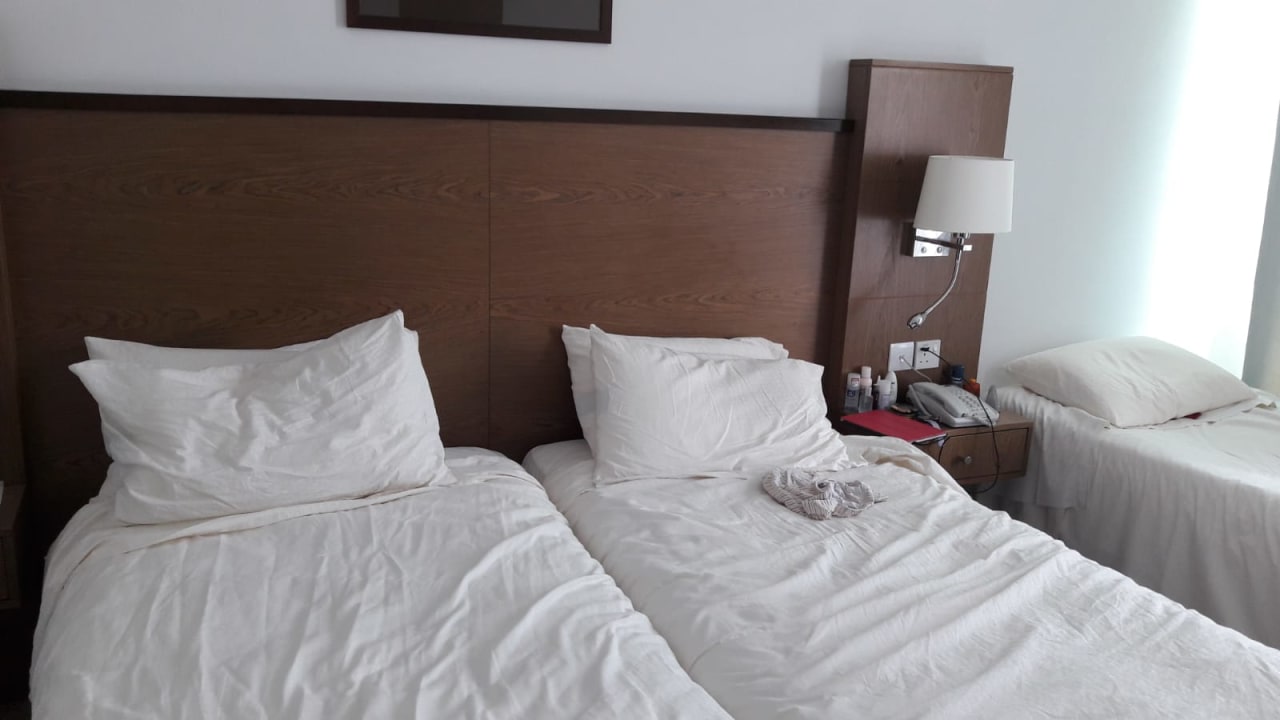 Zimmer Mediterranean Beach Hotel