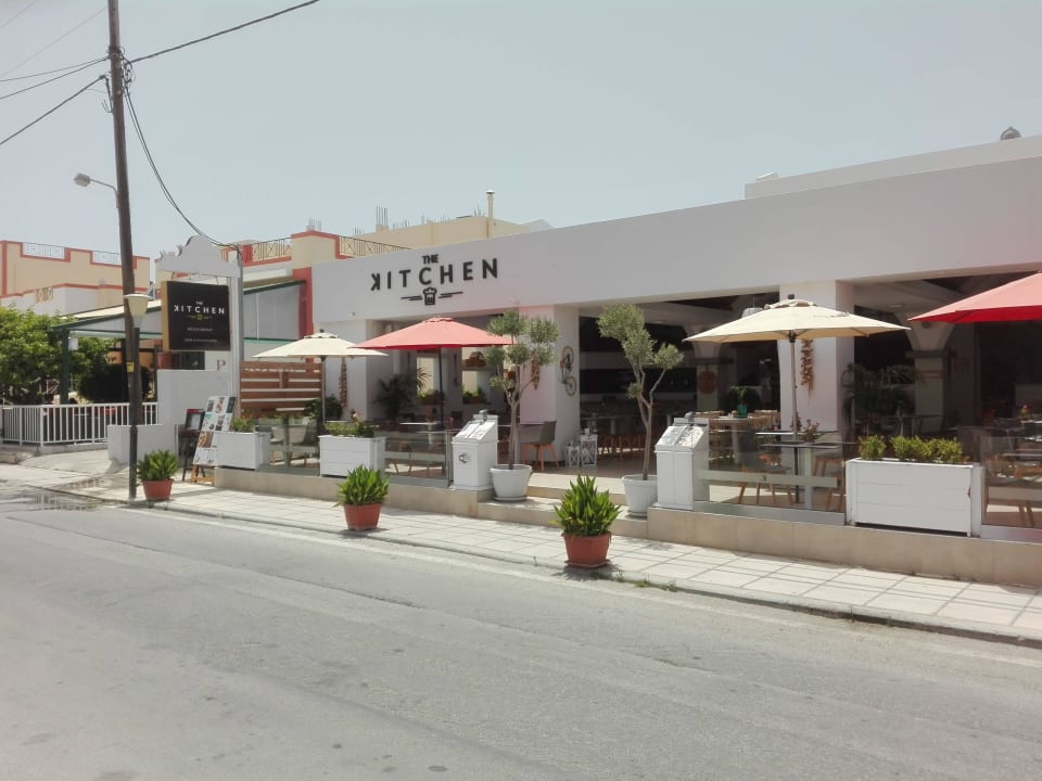 Sitzplätze Außenbereich Sentido More Meni Residence & Suites