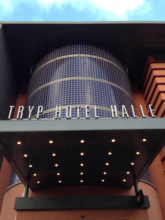 Unsere neue Außenbeschilderung "TRYP Hotel Halle" TRYP by Wyndham Halle