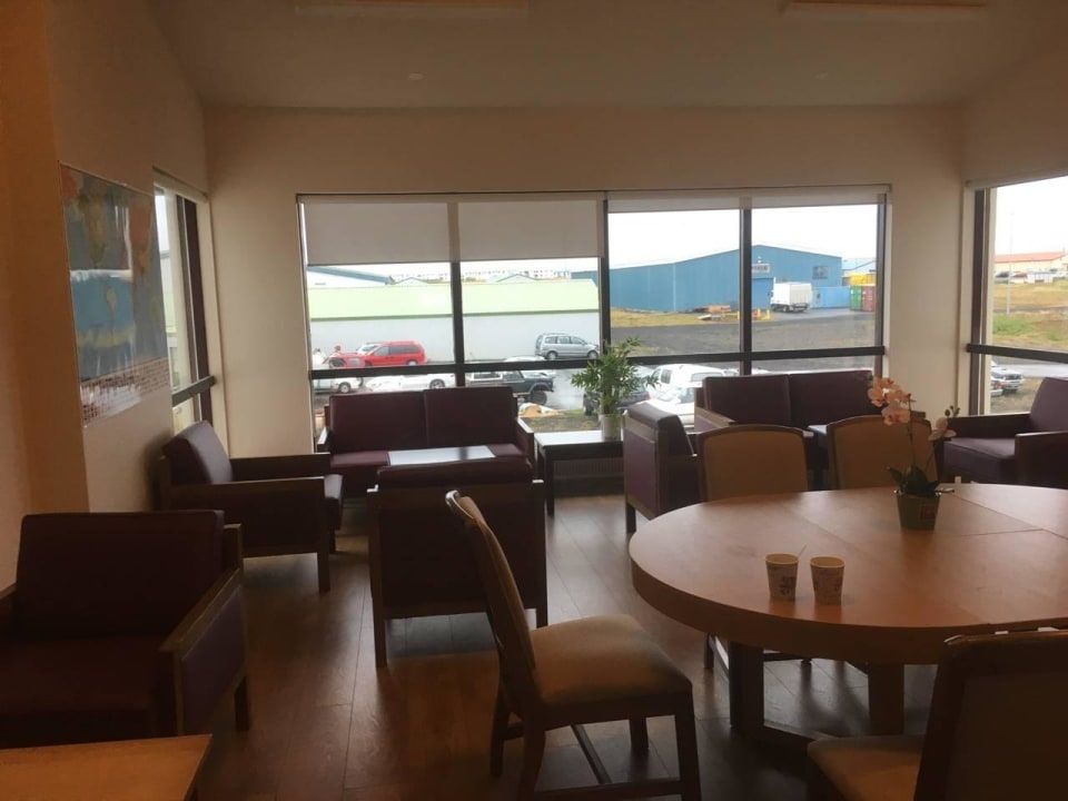 Lobby Airport Inn Express