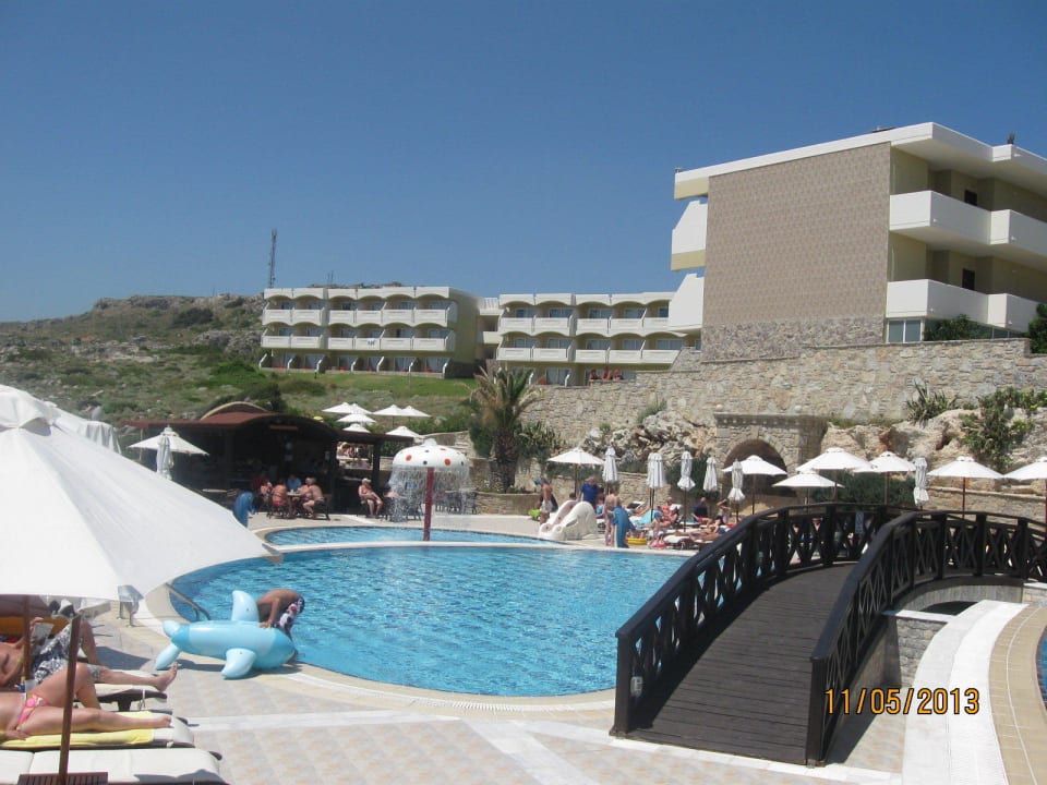 Außenansicht mit Poolanlage Hotel Kalithea Horizon Royal