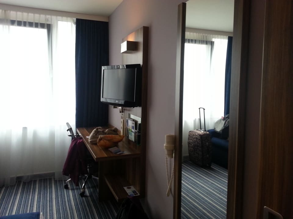 "Schreibtisch" Premier Inn Essen City Limbecker Platz ...