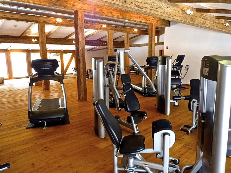 Moderner, heller Fitnessbereich Das Achental Resort