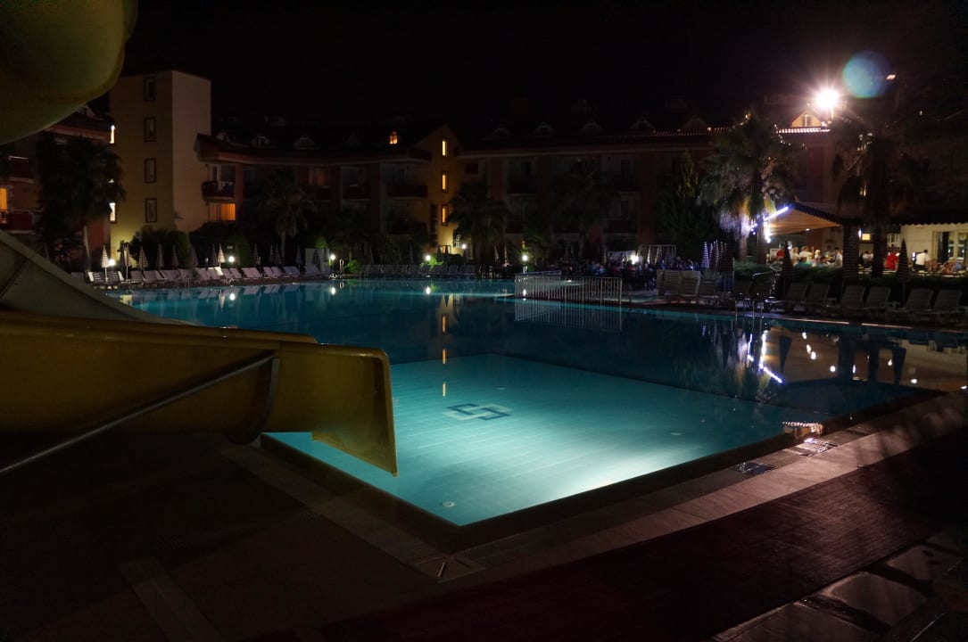 Bei Nacht Hotel Orfeus Park