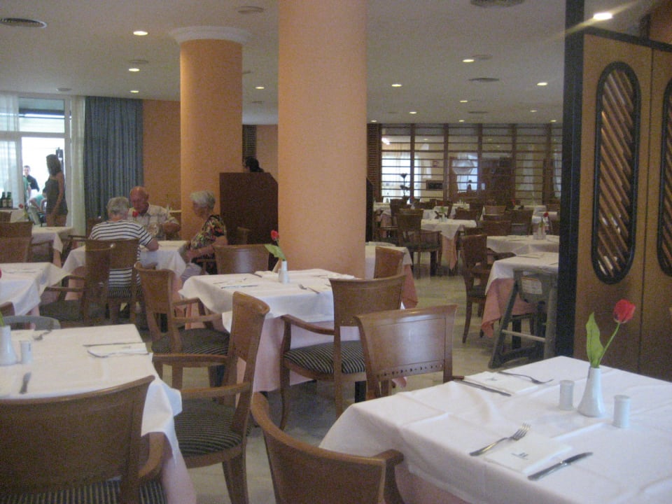 Ein andere Blickwinkel der Tische Hipotels Bahia Grande