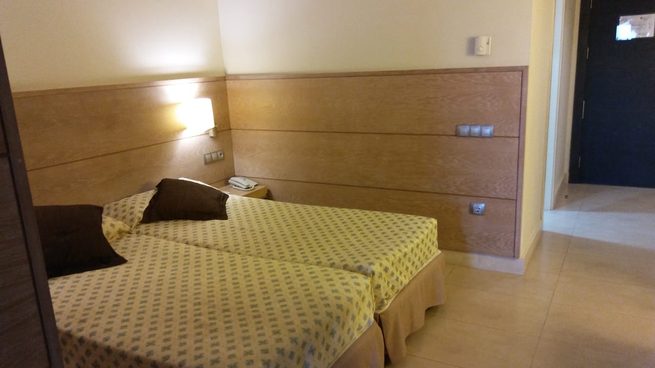 Doppeltbett offener Bereich Zi.211 Kn Arenas del Mar Hotel