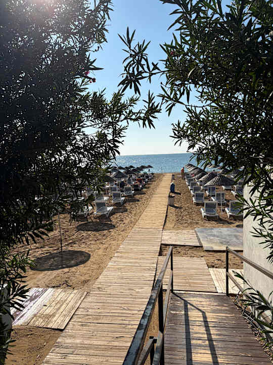 Strand Ramada Resort by Wyndham Side