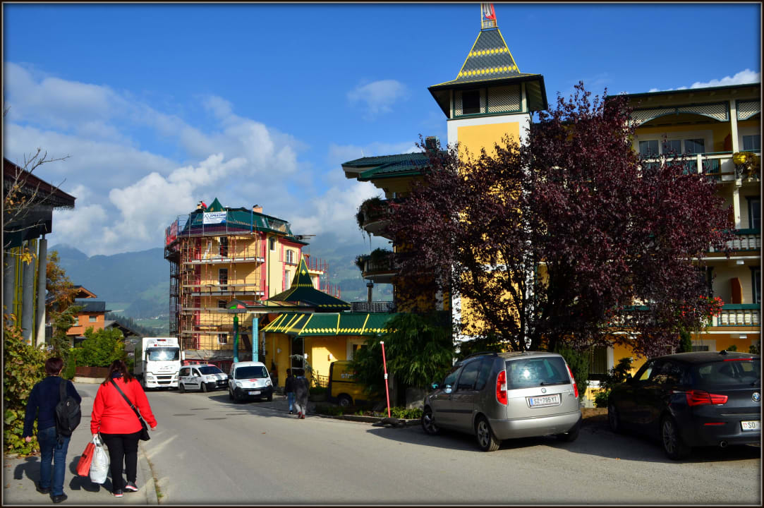 Schlössl mit Neuzubau Hotel Kohlerhof