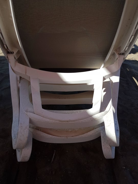 Ungeputzte Liegen Haydarpasha Palace