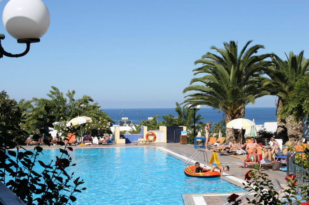 Blick von der Bar zum Pool TUI SUNEO Chrissi Amoudia