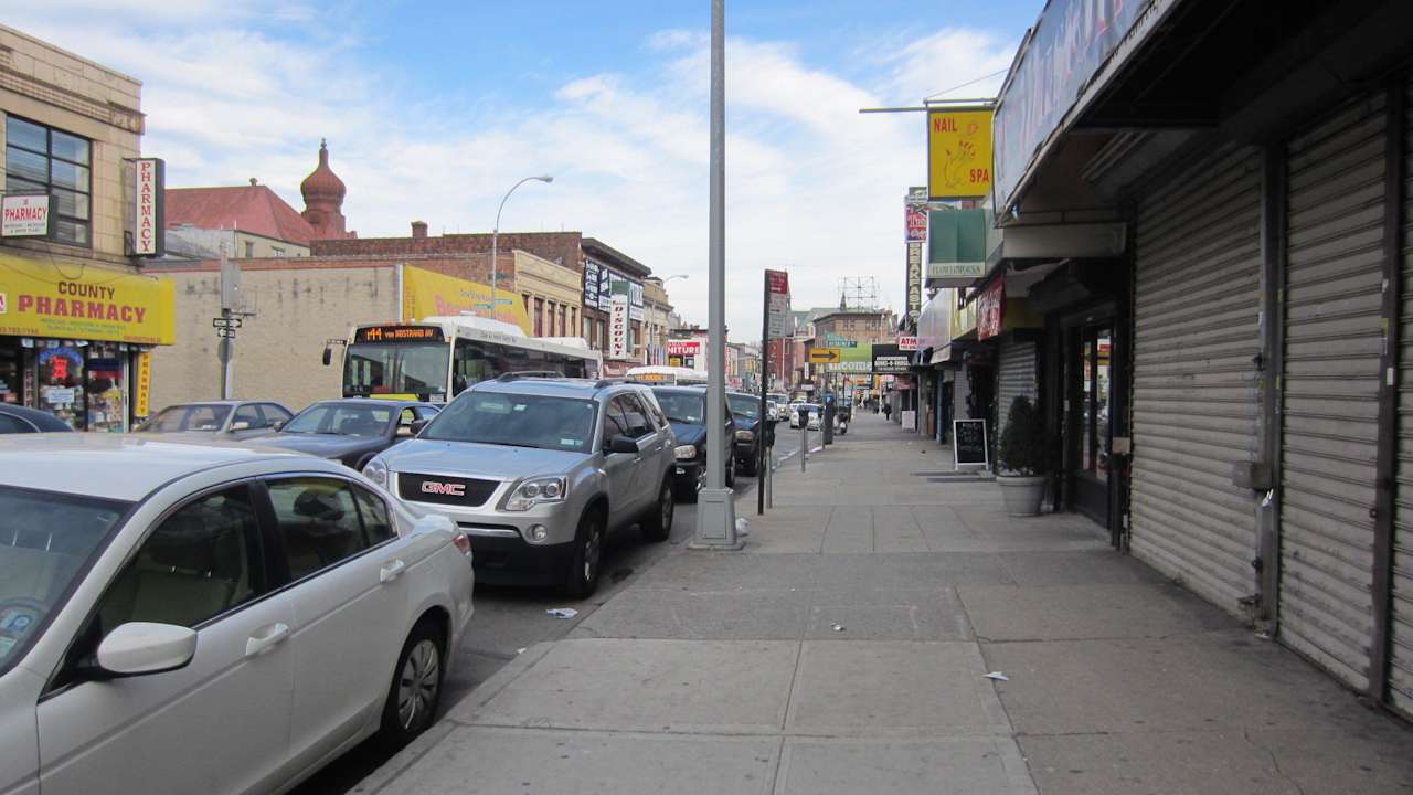 Vor dem Hotel Arena Hotel