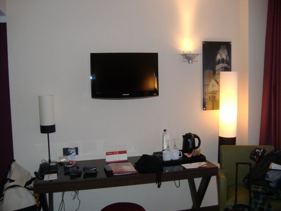 TV/ Schreibtisch Leonardo Hotel Berlin