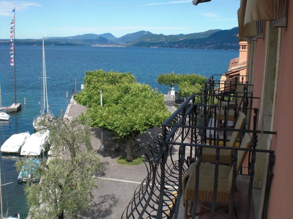 Blick auf die anderen Balkone Albergo Ristorante Gardesana ***S