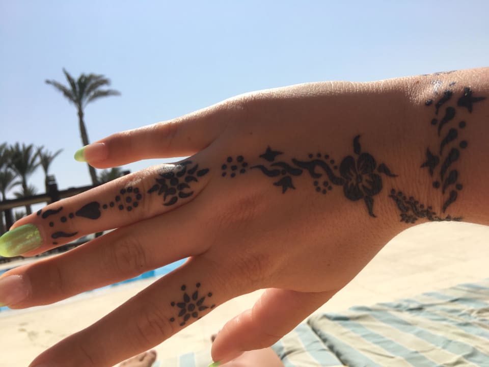 Henna Kunst am Strand Gemma Resort