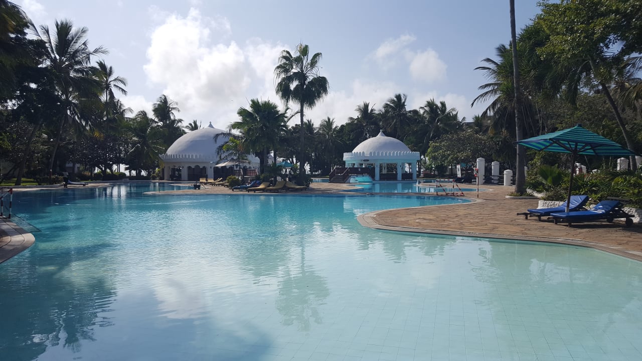 Pool Hotel Southern Palms Beach Resort