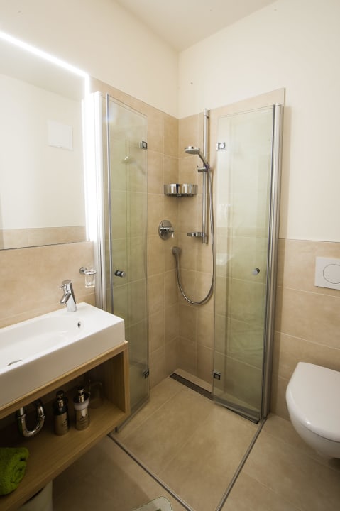 Bad im Doppelzimmer Residenz Sardis