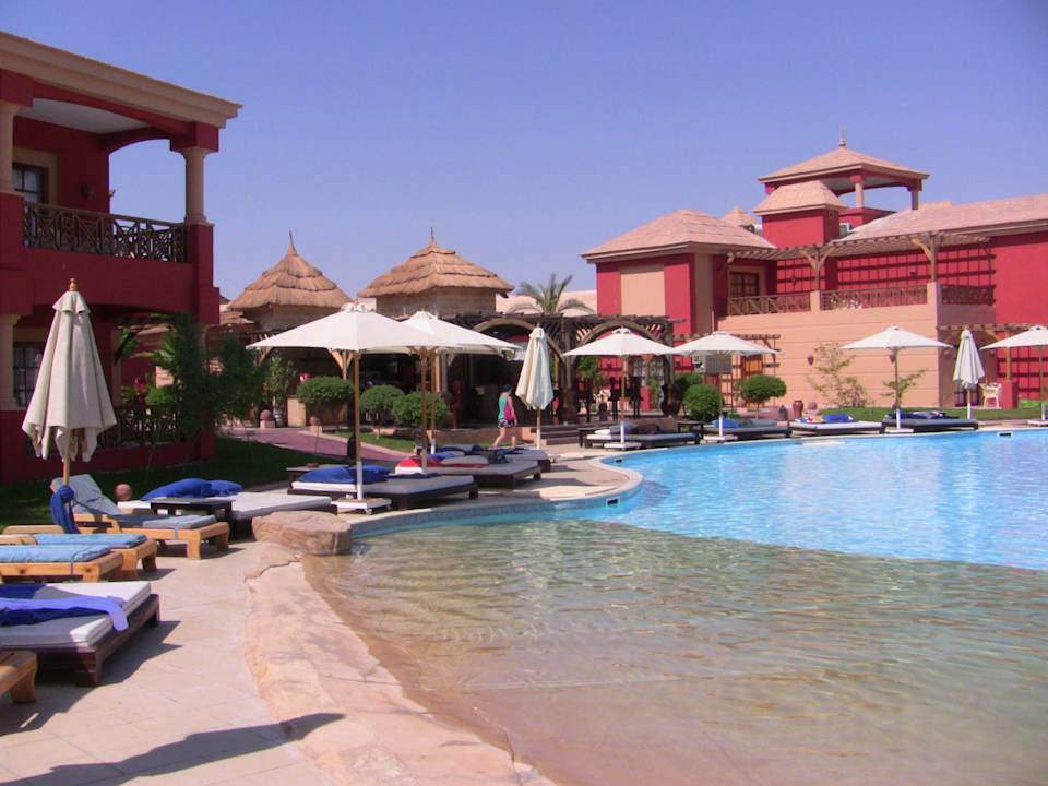 Poolanlage im 400 er Bereich Pickalbatros Alf Leila Wa Leila Resort - Neverland Hurghada
