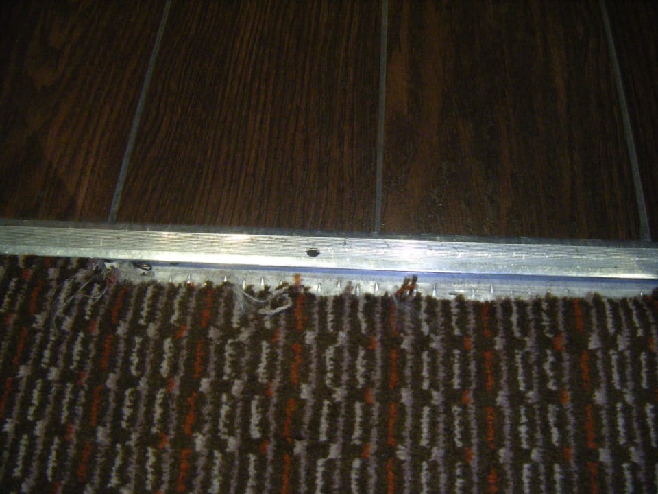 Ausgerissener Teppich=Stolperfalle Hilton Glasgow