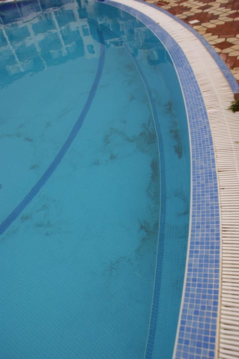 Sauber sieht anders aus! Hotel Sineva Beach