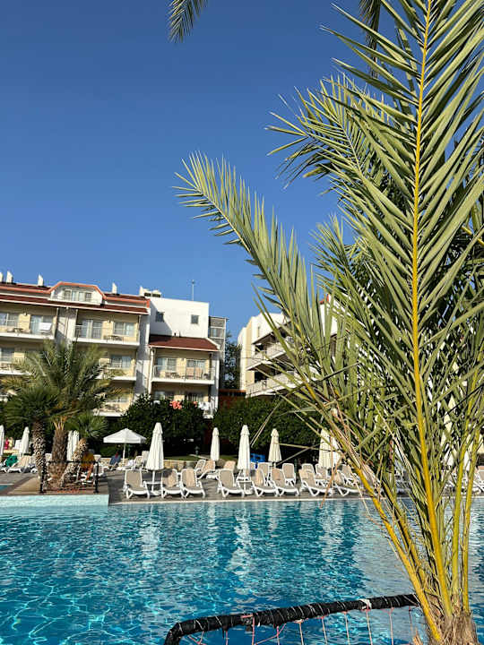 Pool Barut B Suites
