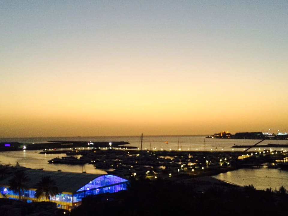 Aussicht vom Balkon Le Meridien Mina Seyahi Beach Resort & Waterpark