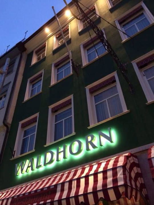 Waldhorn von aussen1 Hotel Waldhorn