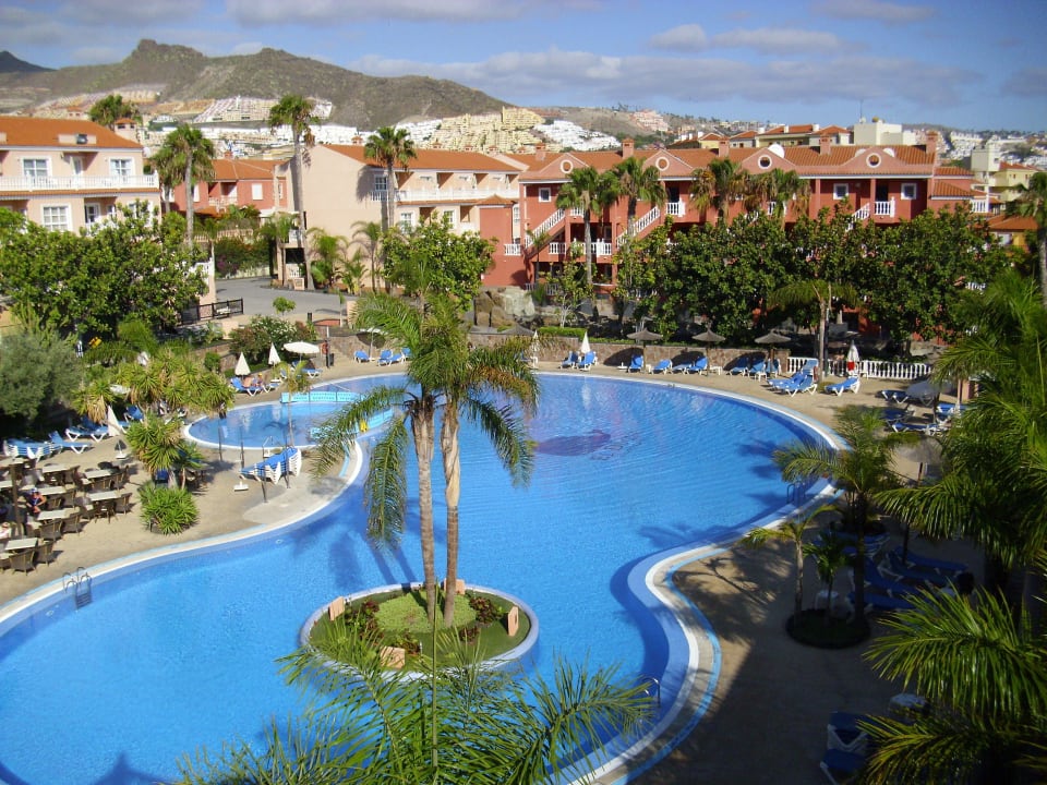 Der große Pool im Überblick Hotel El Duque