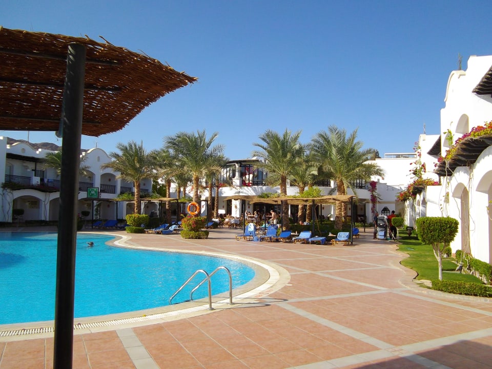 Richtung Restaurant - oberhalb die Bar JAZ Dahabeya