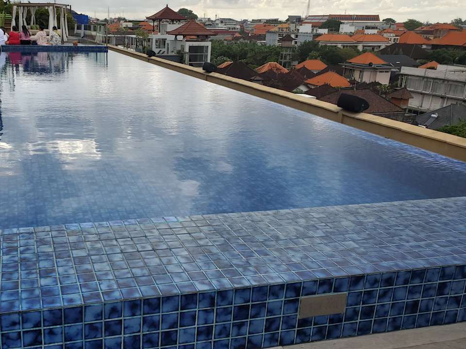 Pool MAMAKA by Ovolo