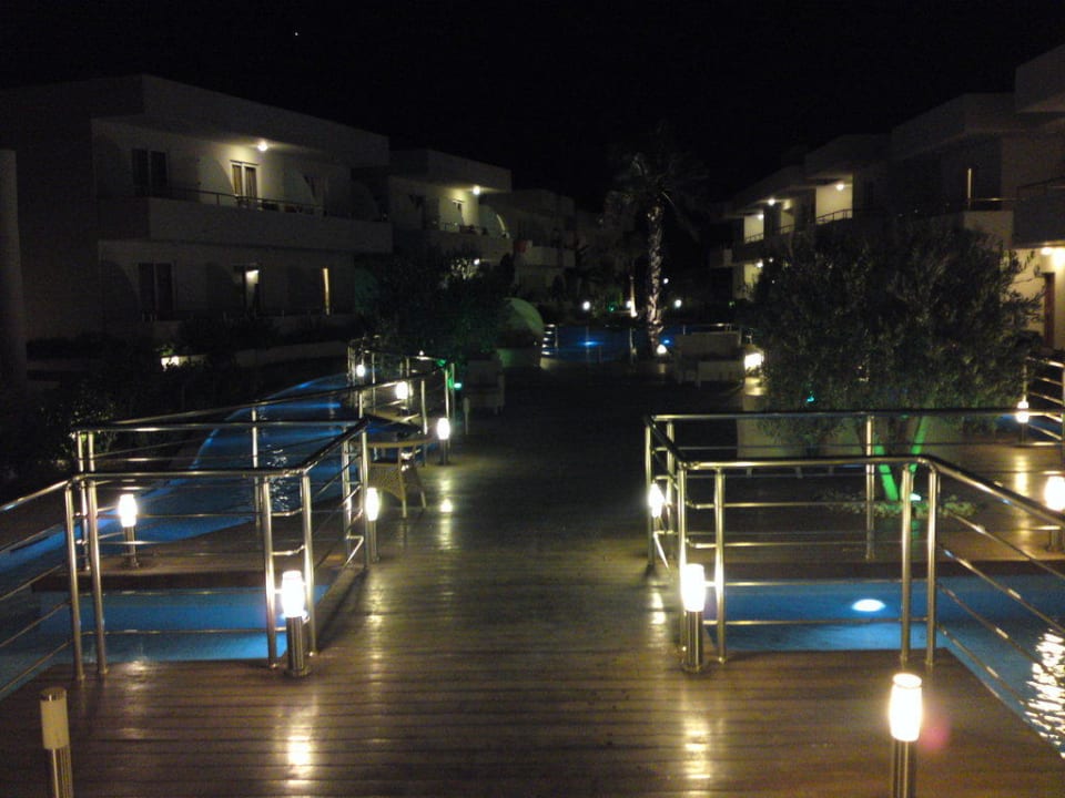 Die Terrasse am Abend Afandou Bay Resort Suites