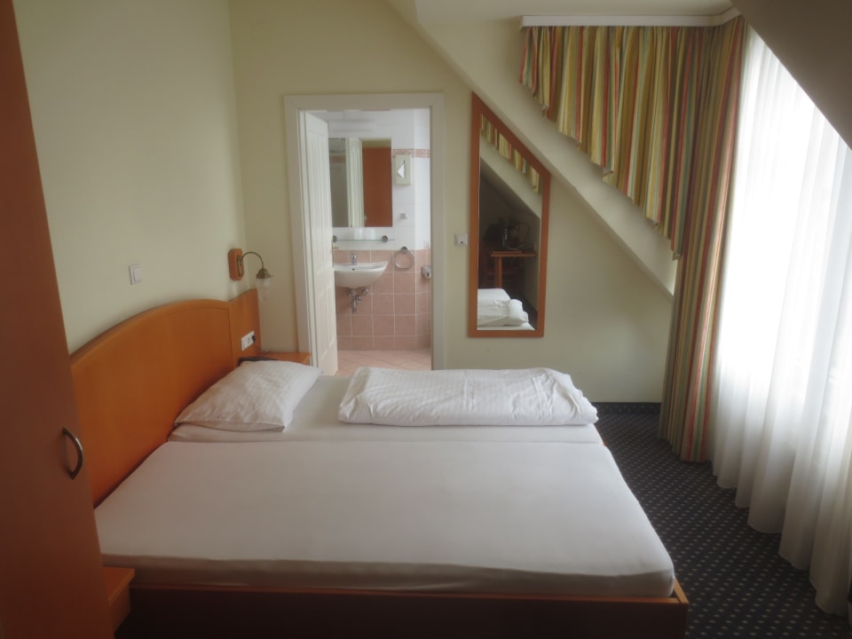 Zimmer Suite Hotel 900 m zur Oper