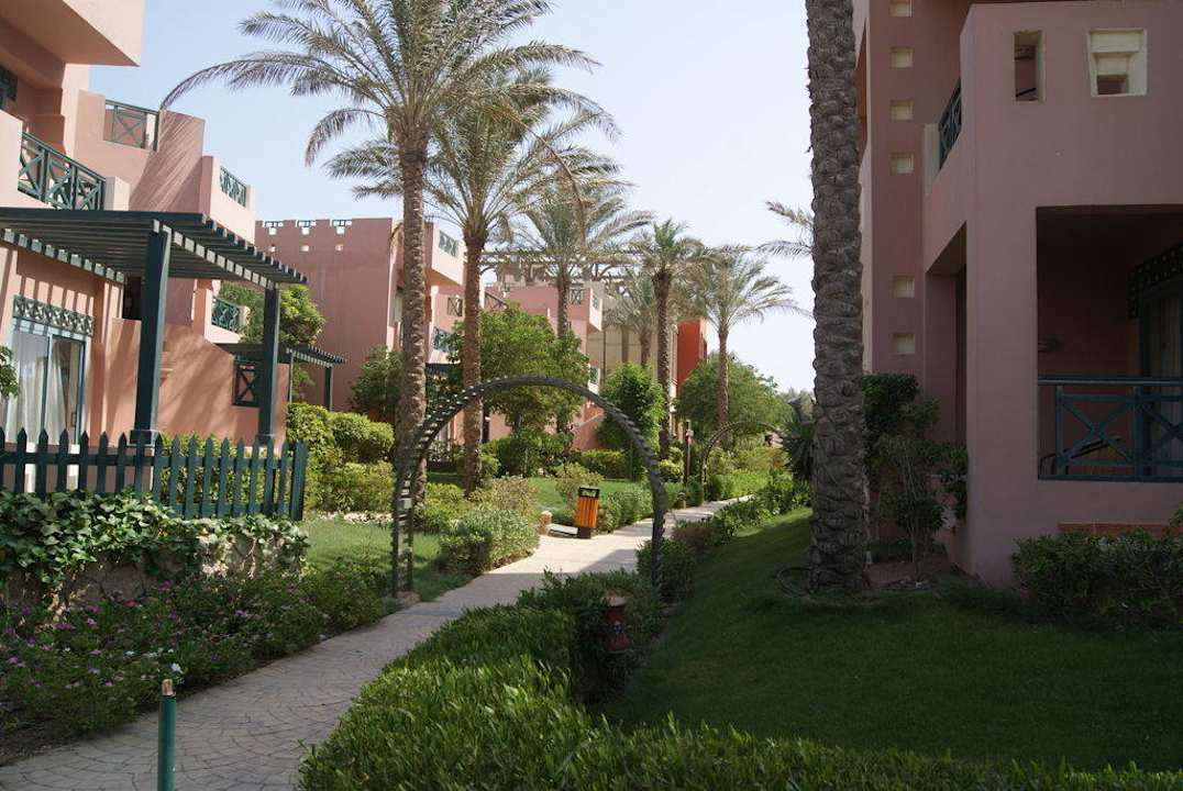 Hotel z ogrodu Rehana Sharm Resort Aqua Park & Spa