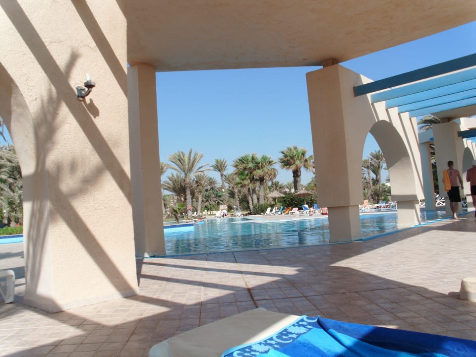 Bogengang am Pool Zita Beach Resort