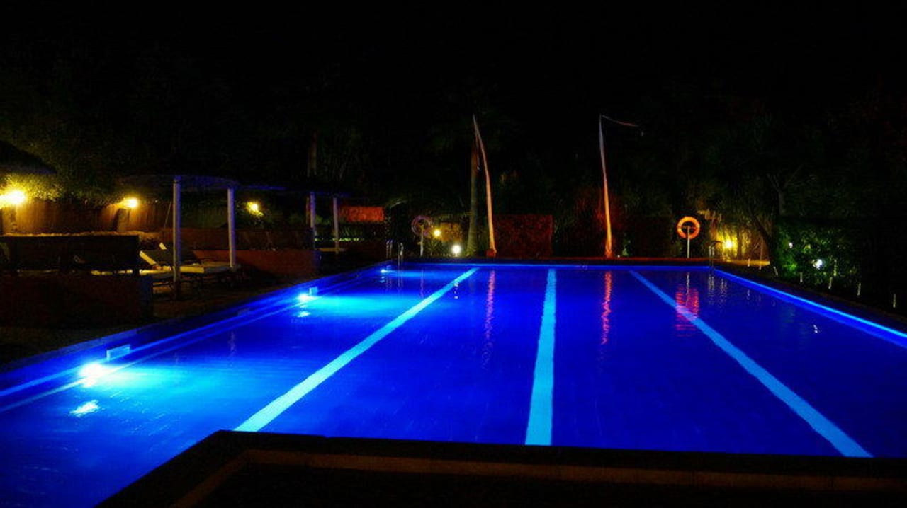 Poolanlage bei Nacht Finca Amapola - Agrotourismus Hotel