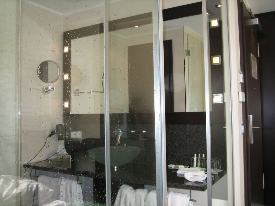 Blick aus der Dusche Fleming's Hotel Frankfurt-Messe