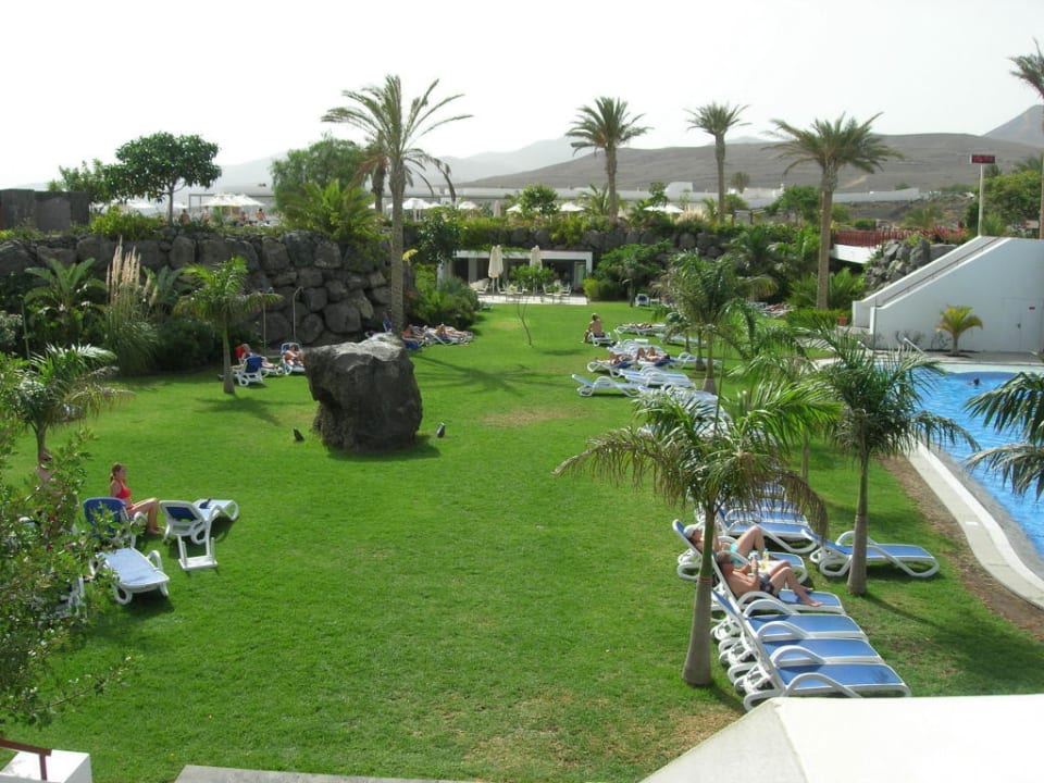 Liegefläche am Pool El Jameo Hotel Costa Calero