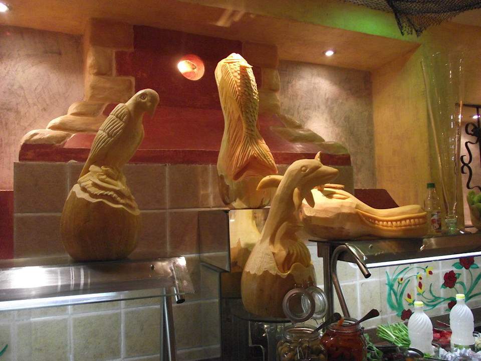 Украшения в ресторане Pickalbatros Alf Leila Wa Leila Resort - Neverland Hurghada